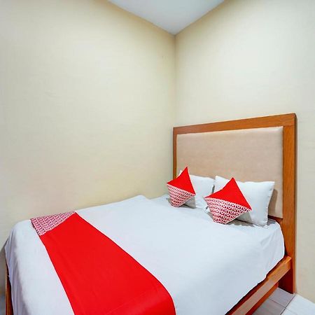 Oyo 3710 Izzi Hotel Lamongan Exteriér fotografie