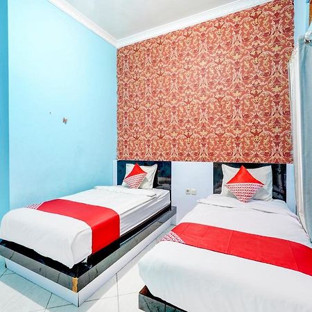 Oyo 3710 Izzi Hotel Lamongan Exteriér fotografie