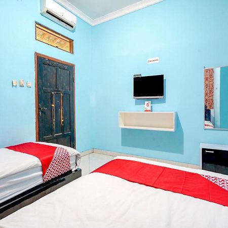 Oyo 3710 Izzi Hotel Lamongan Exteriér fotografie