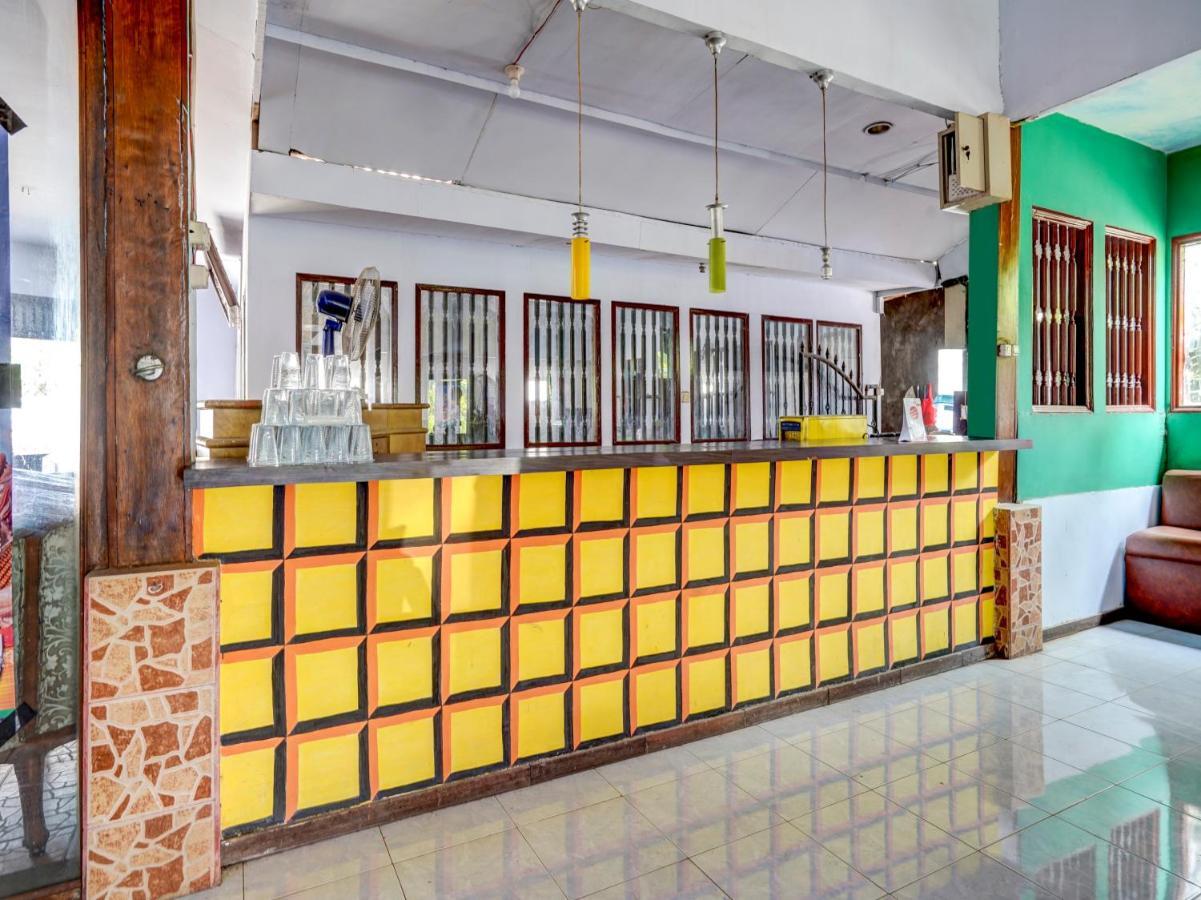 Oyo 3710 Izzi Hotel Lamongan Exteriér fotografie