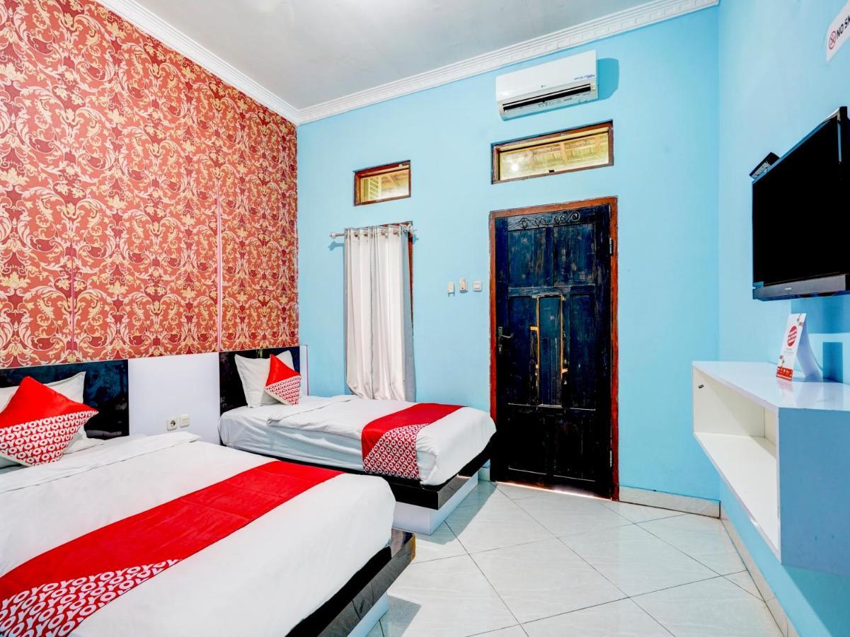 Oyo 3710 Izzi Hotel Lamongan Exteriér fotografie