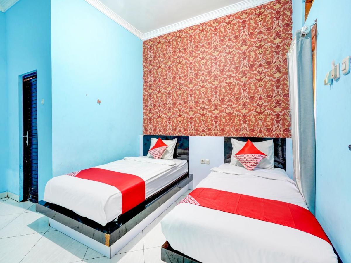 Oyo 3710 Izzi Hotel Lamongan Exteriér fotografie