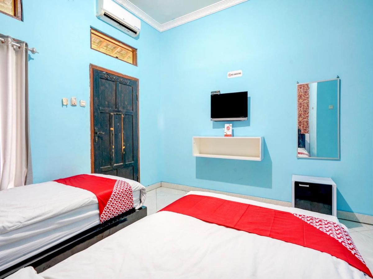 Oyo 3710 Izzi Hotel Lamongan Exteriér fotografie