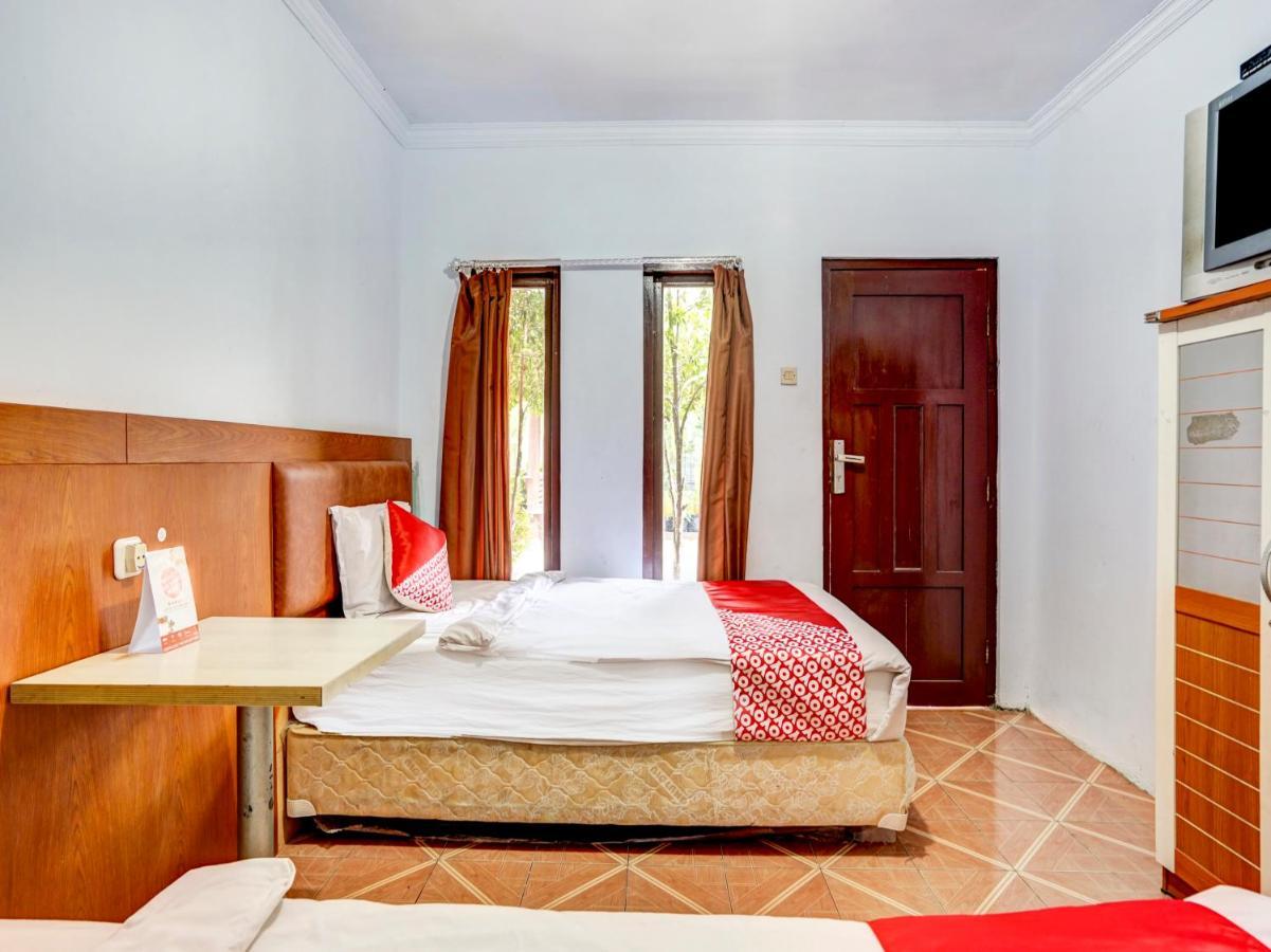 Oyo 3710 Izzi Hotel Lamongan Exteriér fotografie