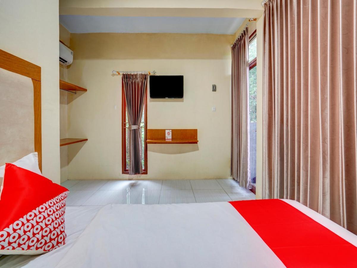 Oyo 3710 Izzi Hotel Lamongan Exteriér fotografie
