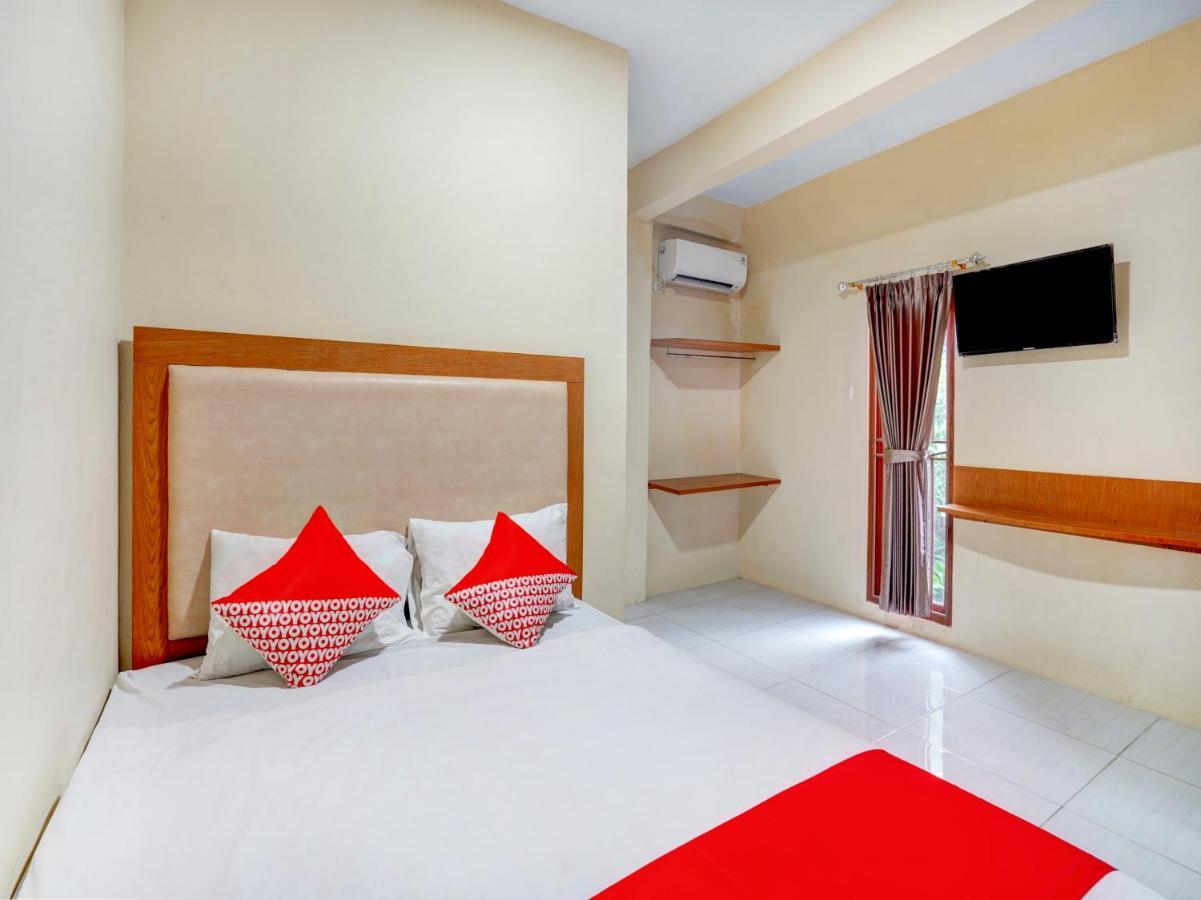 Oyo 3710 Izzi Hotel Lamongan Exteriér fotografie