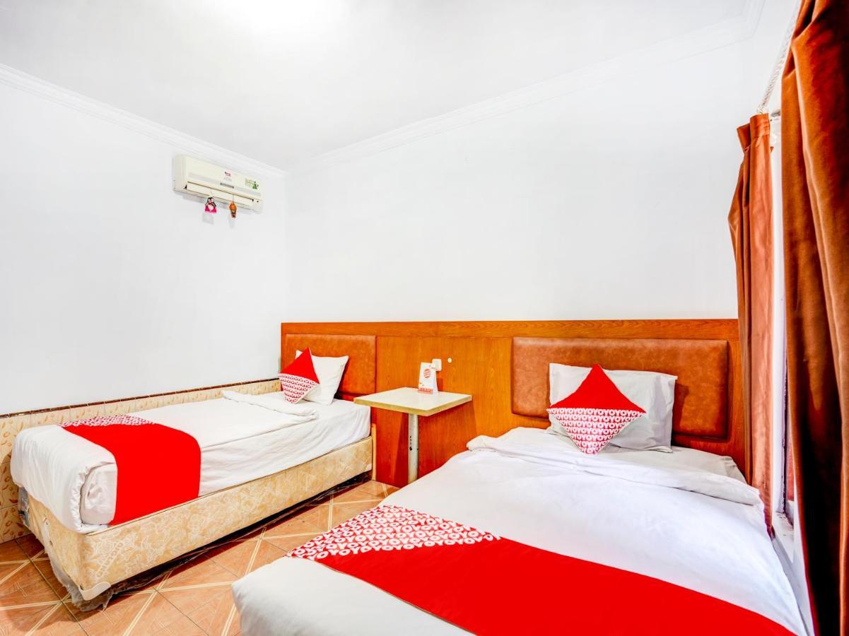 Oyo 3710 Izzi Hotel Lamongan Exteriér fotografie