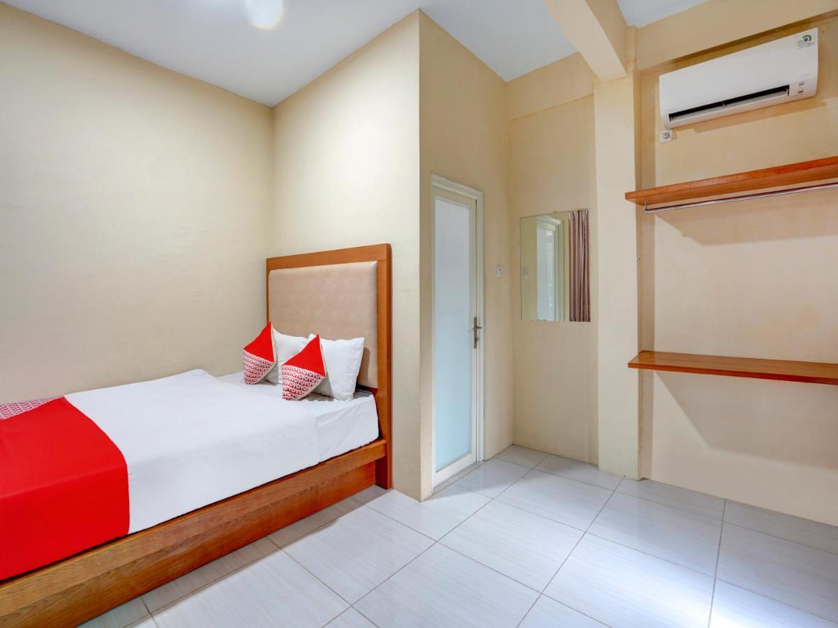 Oyo 3710 Izzi Hotel Lamongan Exteriér fotografie